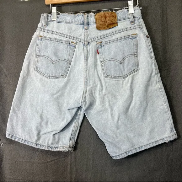 1990s sz 11 Levi’s vintage longline hightwaisted shorts distressed
