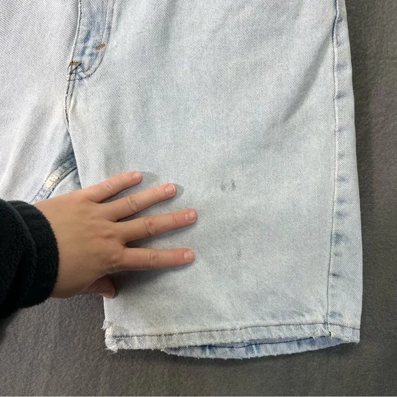1990s sz 11 Levi’s vintage longline hightwaisted shorts distressed
