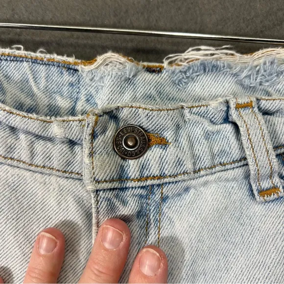 1990s sz 11 Levi’s vintage longline hightwaisted shorts distressed
