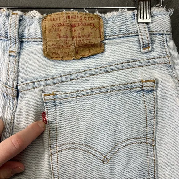 1990s sz 11 Levi’s vintage longline hightwaisted shorts distressed