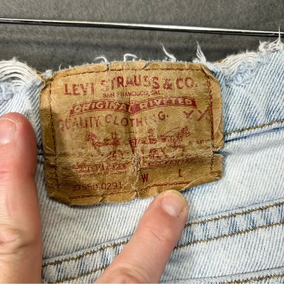1990s sz 11 Levi’s vintage longline hightwaisted shorts distressed