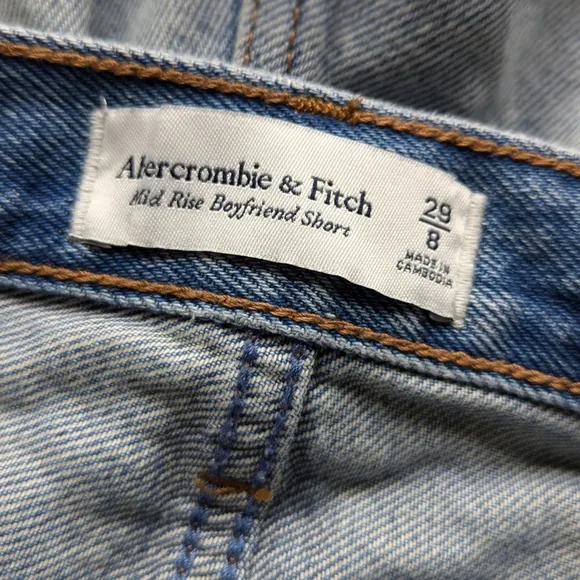 A&amp;F The Mid Rise Distressed Denim Boyfriend Cut Off Jean Shorts Women's Sz 8