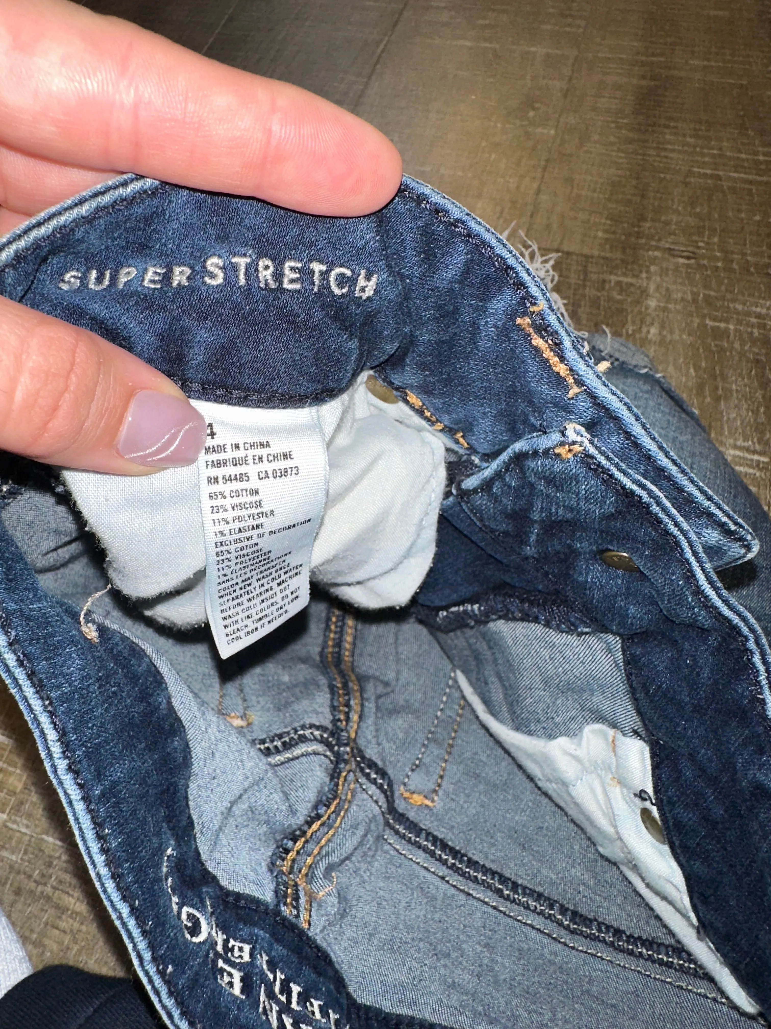 American Eagle (4) Distressed Denim Super Stretch Midi Jean Shorts