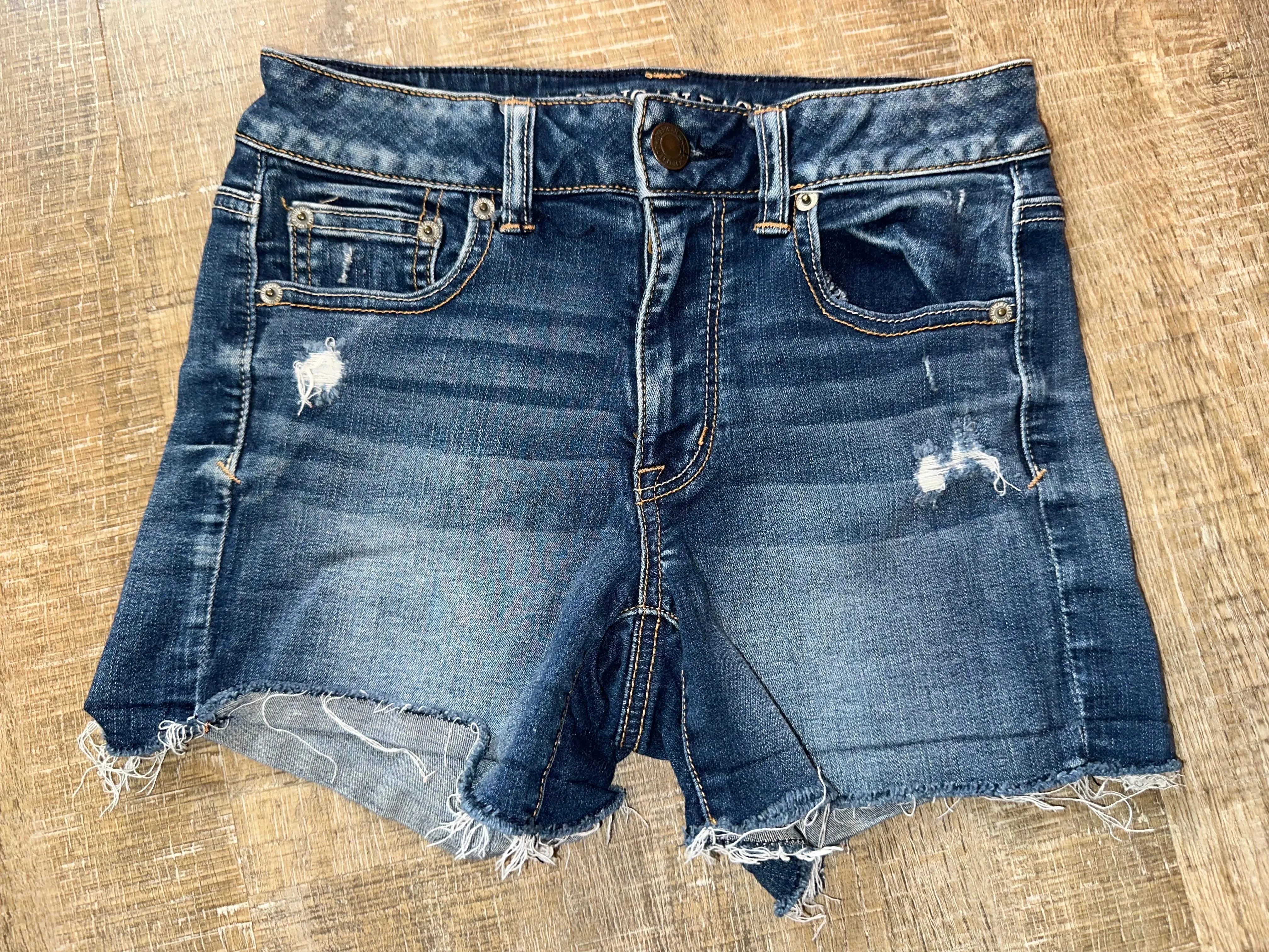American Eagle (4) Distressed Denim Super Stretch Midi Jean Shorts
