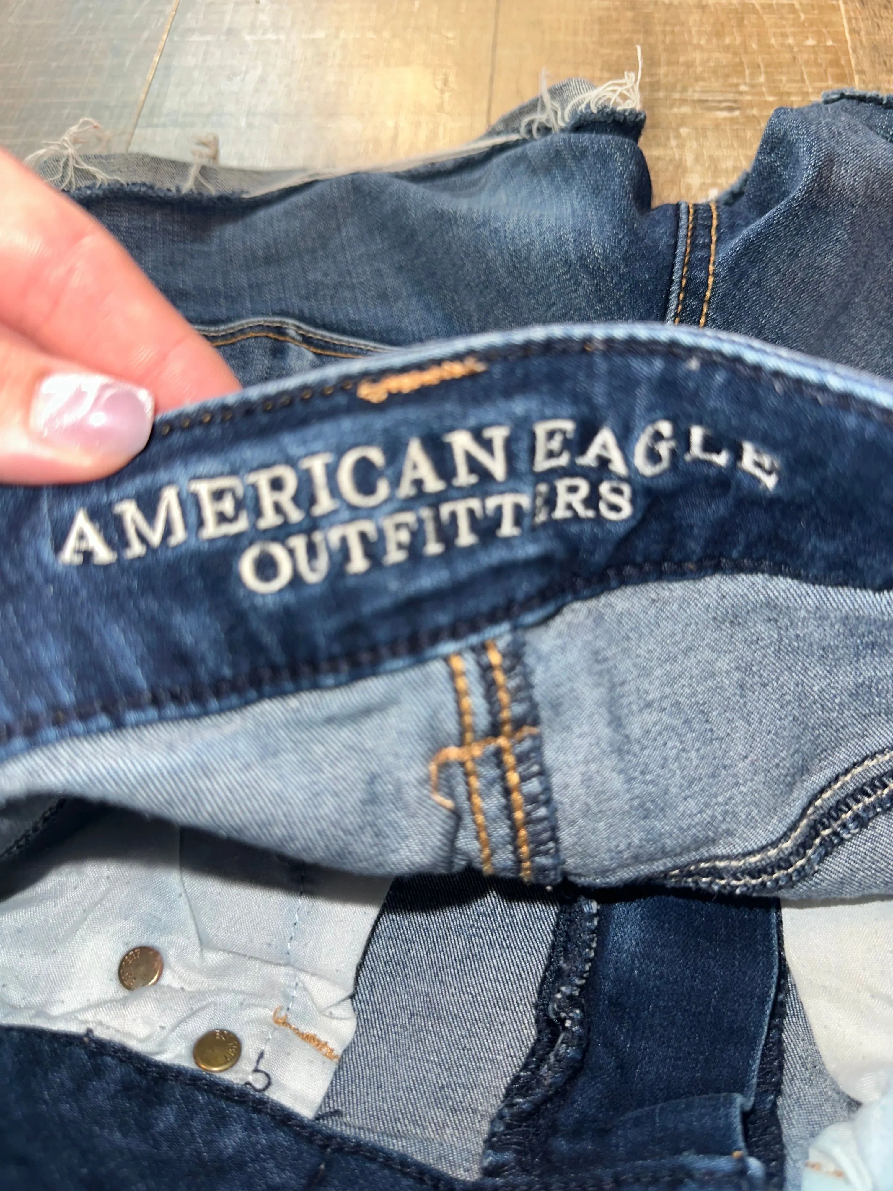 American Eagle (4) Distressed Denim Super Stretch Midi Jean Shorts