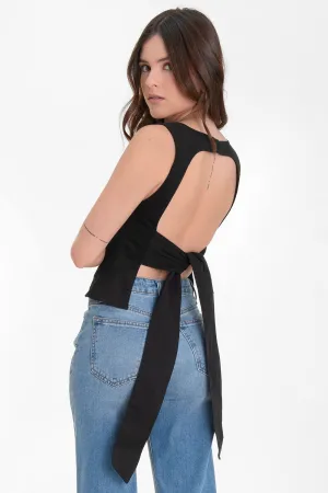 Blusa corta sin mangas con cut out espalda