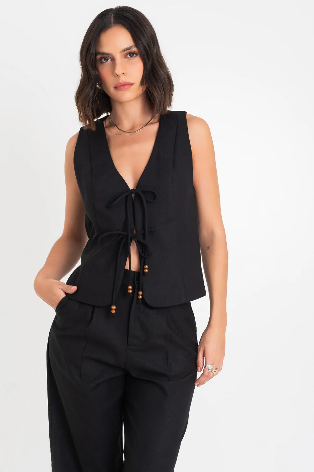 Blusa sin mangas escote con lazos en contraste