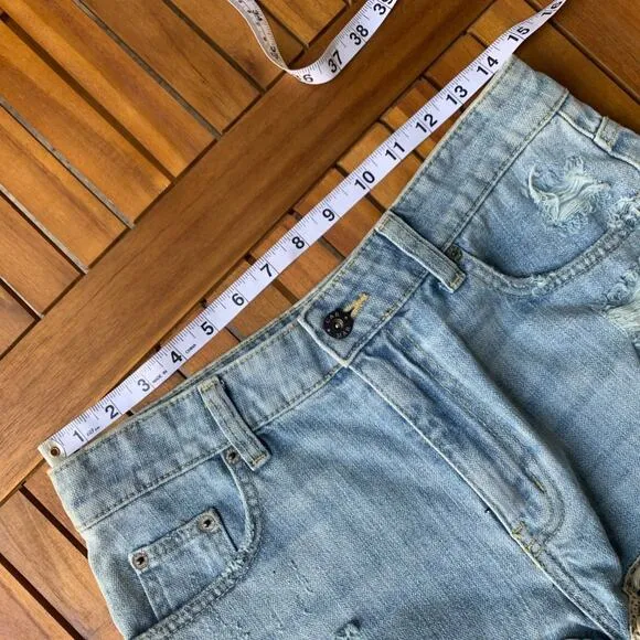 CARMAR - Sheila Puka Shell Distressed Shorts