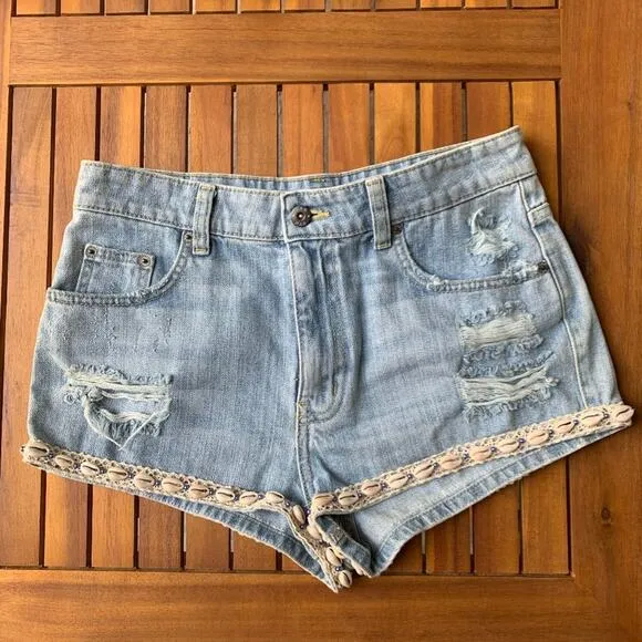 CARMAR - Sheila Puka Shell Distressed Shorts