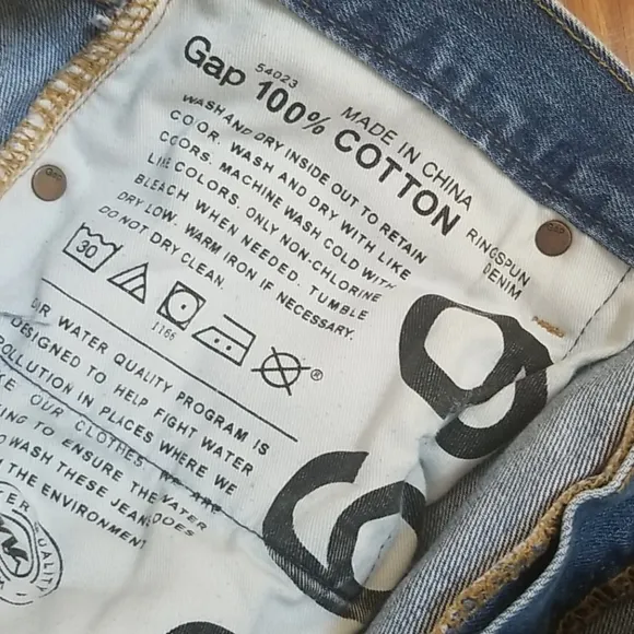 Distressed gap 1969 shorts 30