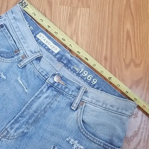 Distressed gap 1969 shorts 30