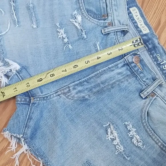Distressed gap 1969 shorts 30