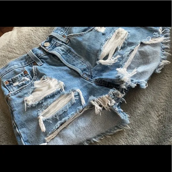 Distressed Levi 501 shorts