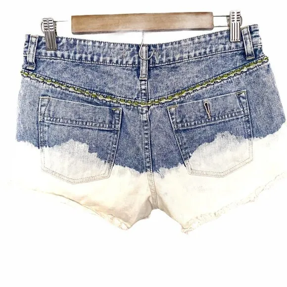 Free People Women's Ombre Distressed Raw Hem Peek A Boo Pocket Jean Shorts Sz 26
