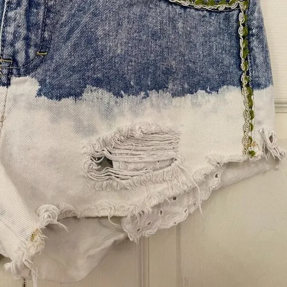 Free People Women's Ombre Distressed Raw Hem Peek A Boo Pocket Jean Shorts Sz 26