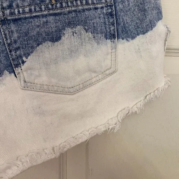 Free People Women's Ombre Distressed Raw Hem Peek A Boo Pocket Jean Shorts Sz 26