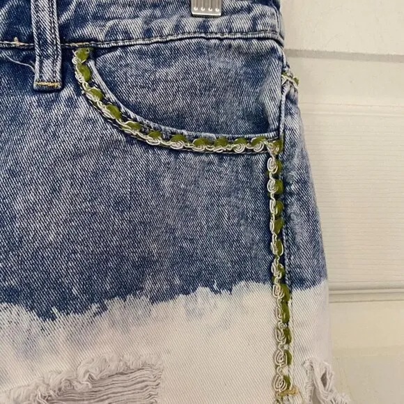 Free People Women's Ombre Distressed Raw Hem Peek A Boo Pocket Jean Shorts Sz 26