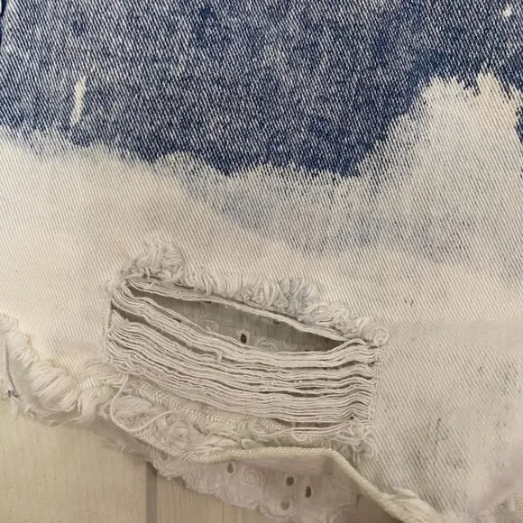 Free People Women's Ombre Distressed Raw Hem Peek A Boo Pocket Jean Shorts Sz 26