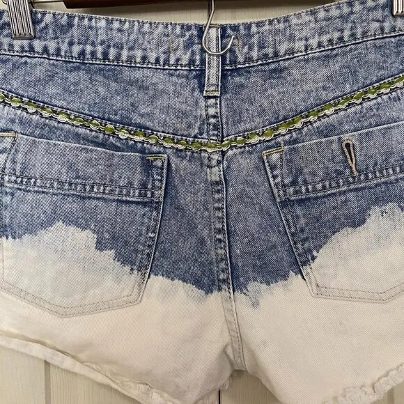 Free People Women's Ombre Distressed Raw Hem Peek A Boo Pocket Jean Shorts Sz 26