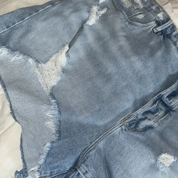 Good American Bombshell Short