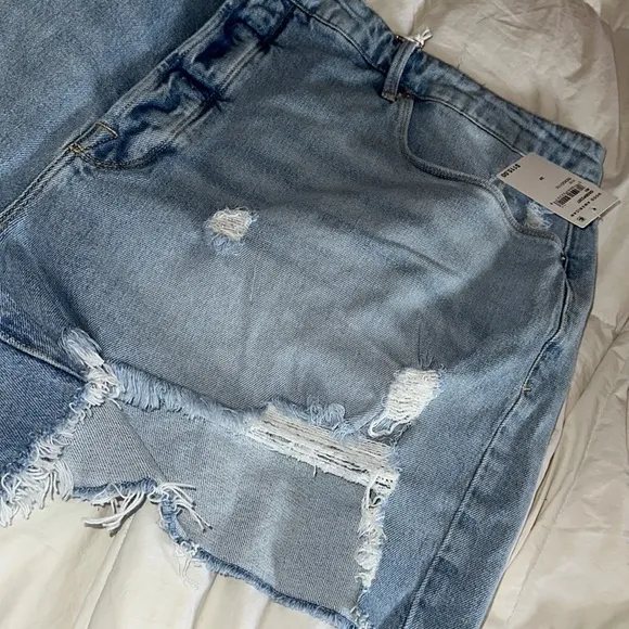 Good American Bombshell Short