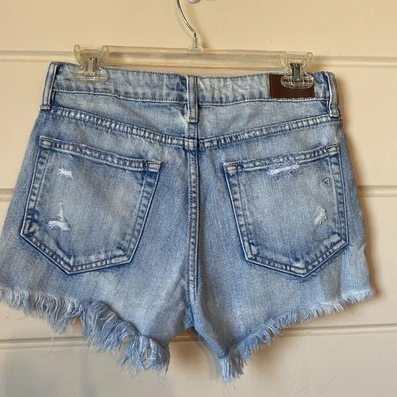 Hidden Distressed High Rise Shorts Size Small