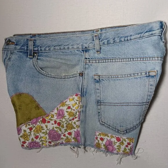 Jean Shorts Womens 34 Patchwork Hippie Upcycled Distressed Floral Blue OOAK READ