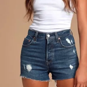 Levi’s 25  ribcage shorts distressed nwt