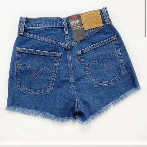 Levi’s 25  ribcage shorts distressed nwt