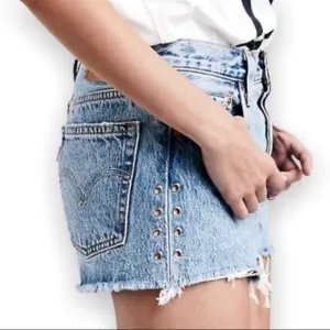 Levi’s 501 High Rise Button Fly Distressed Cut Off Light Wash Jean Shorts 27