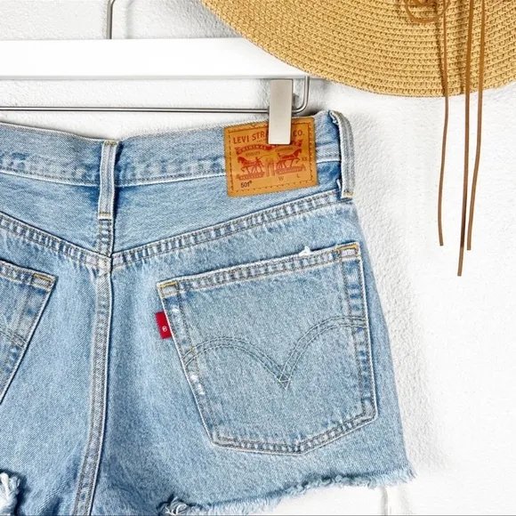 Levi’s 501 High Rise Button Fly Distressed Cut Off Light Wash Jean Shorts 27