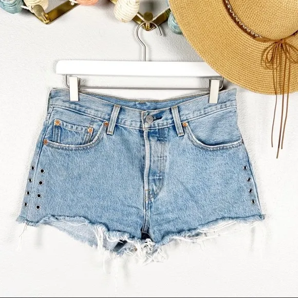 Levi’s 501 High Rise Button Fly Distressed Cut Off Light Wash Jean Shorts 27
