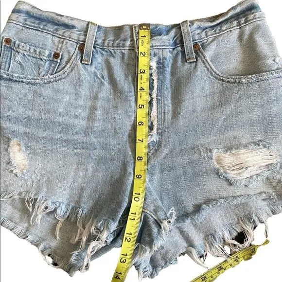 Levi’s 501 Mid Rise Distressed jean shorts size 30