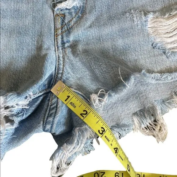 Levi’s 501 Mid Rise Distressed jean shorts size 30