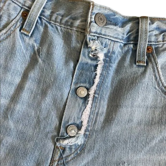 Levi’s 501 Mid Rise Distressed jean shorts size 30