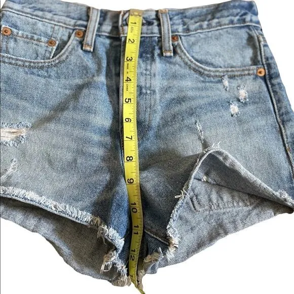 Levi’s 501 mid rise light wash distressed jean shorts size 25