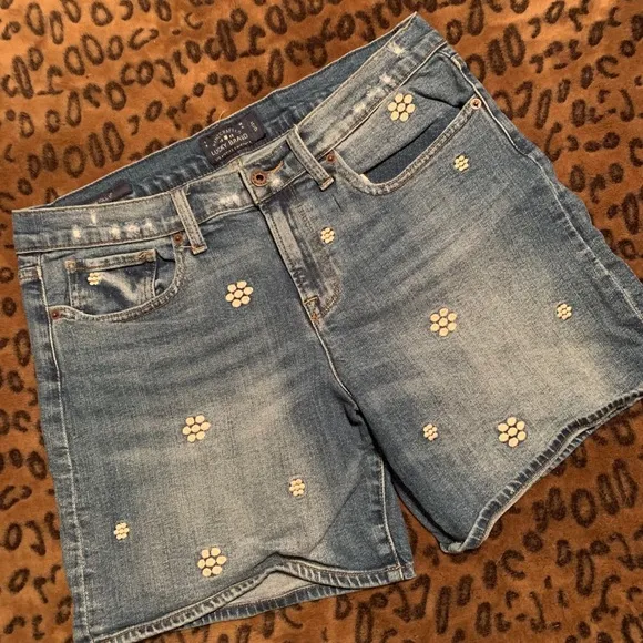Lucky Embroidered Roll Up Shorts