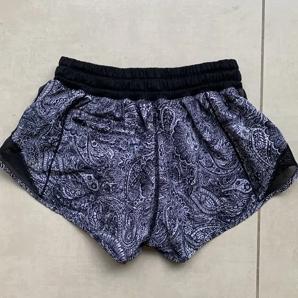 Lululemon Hotty Hot Shorts Mini Antique Paisley 2