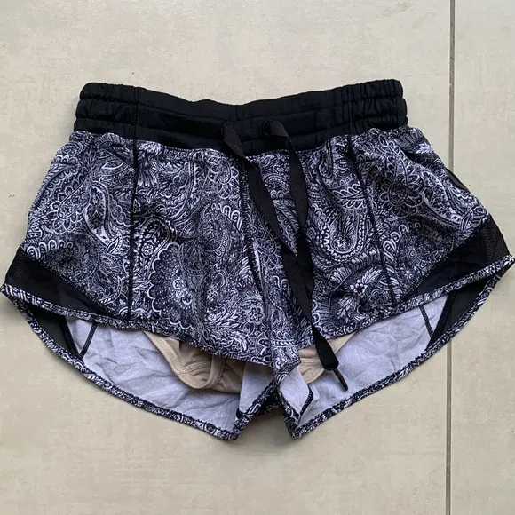 Lululemon Hotty Hot Shorts Mini Antique Paisley 2