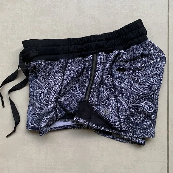Lululemon Hotty Hot Shorts Mini Antique Paisley 2