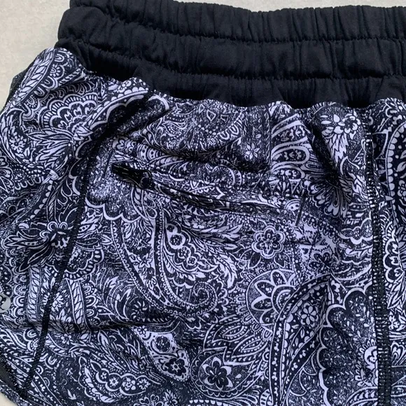 Lululemon Hotty Hot Shorts Mini Antique Paisley 2