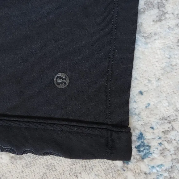 Lululemon Women's Size 8 Scuba Black High Rise Shorts Drawstring 6.5&quot; Inseam