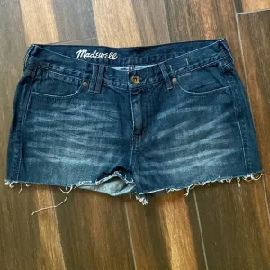 Madewell dark wash denim raw hem shorty shorts