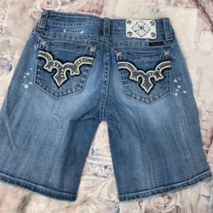 Miss Me Mid Shorts 28