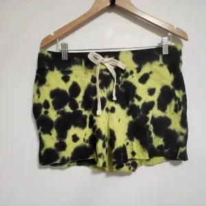 Monrow-Fuzzy fleece pocket shorts