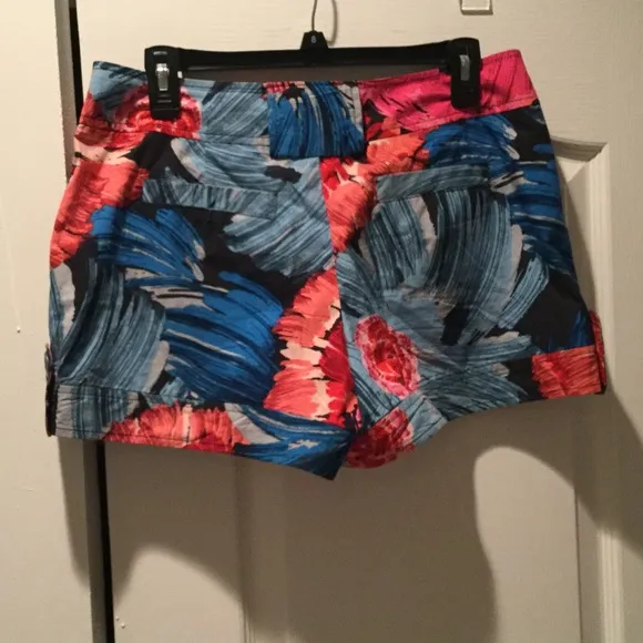Nanette leopore Floral 3&quot; inseam shorts pink &amp;blue