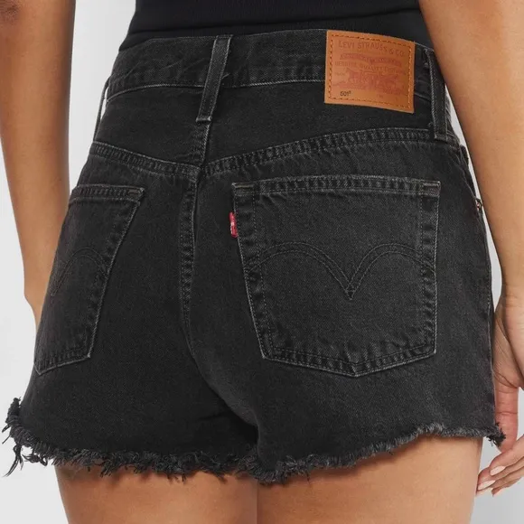 NEW Aritzia Levi's Premium 501 Original Shorts-Size 26-Black-Distressed