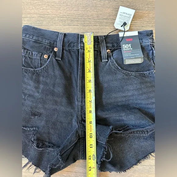 NEW Aritzia Levi's Premium 501 Original Shorts-Size 26-Black-Distressed