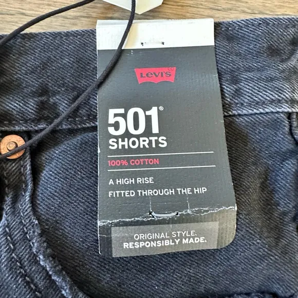NEW Aritzia Levi's Premium 501 Original Shorts-Size 26-Black-Distressed
