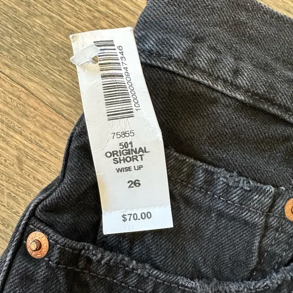 NEW Aritzia Levi's Premium 501 Original Shorts-Size 26-Black-Distressed